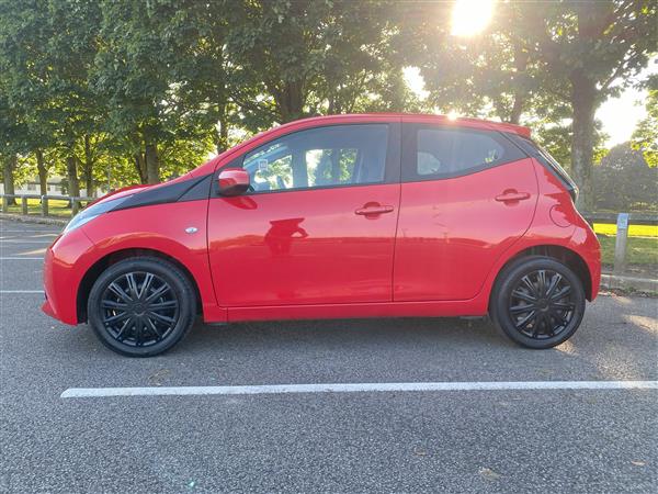 Toyota Aygo 1.0 VVT- x play Toyota Aygo 1.0 VVT- x play