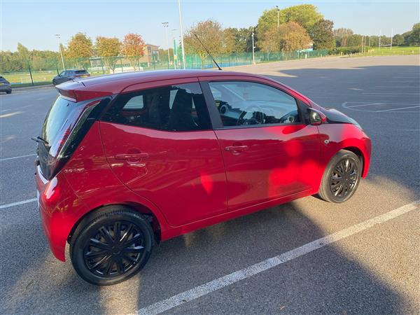 Toyota Aygo 1.0 VVT- x play Toyota Aygo 1.0 VVT- x play