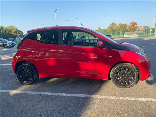 Toyota Aygo 1.0 VVT- x play Toyota Aygo 1.0 VVT- x play