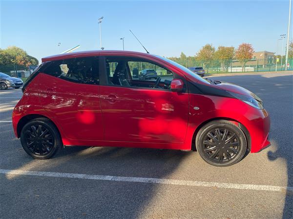 Toyota Aygo 1.0 VVT- x play Toyota Aygo 1.0 VVT- x play