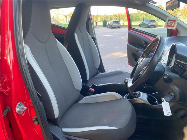 Toyota Aygo 1.0 VVT- x play Toyota Aygo 1.0 VVT- x play