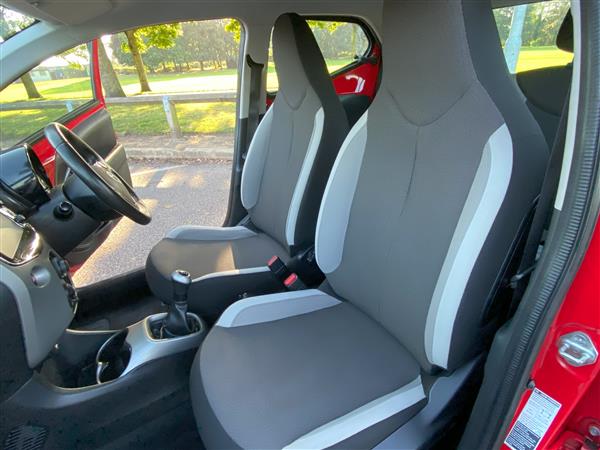 Toyota Aygo 1.0 VVT- x play Toyota Aygo 1.0 VVT- x play