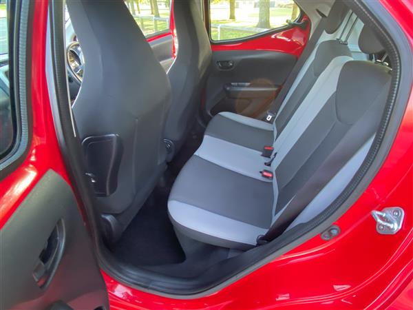 Toyota Aygo 1.0 VVT- x play Toyota Aygo 1.0 VVT- x play