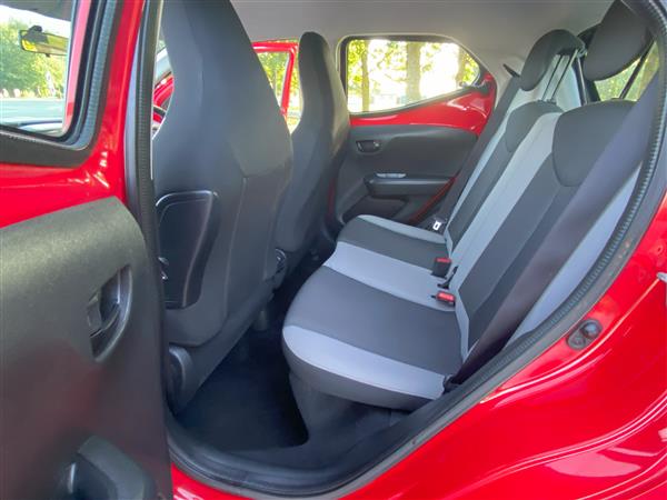 Toyota Aygo 1.0 VVT- x play Toyota Aygo 1.0 VVT- x play