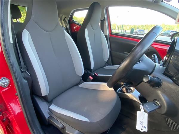 Toyota Aygo 1.0 VVT- x play Toyota Aygo 1.0 VVT- x play