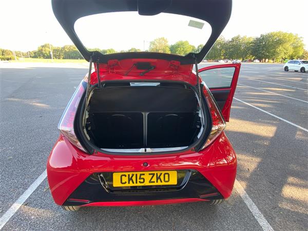 Toyota Aygo 1.0 VVT- x play Toyota Aygo 1.0 VVT- x play