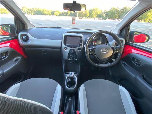 Toyota Aygo 1.0 VVT- x play Toyota Aygo 1.0 VVT- x play