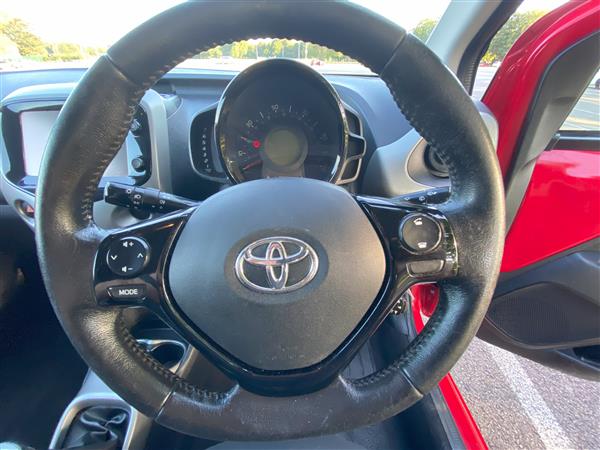 Toyota Aygo 1.0 VVT- x play Toyota Aygo 1.0 VVT- x play