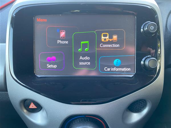 Toyota Aygo 1.0 VVT- x play Toyota Aygo 1.0 VVT- x play