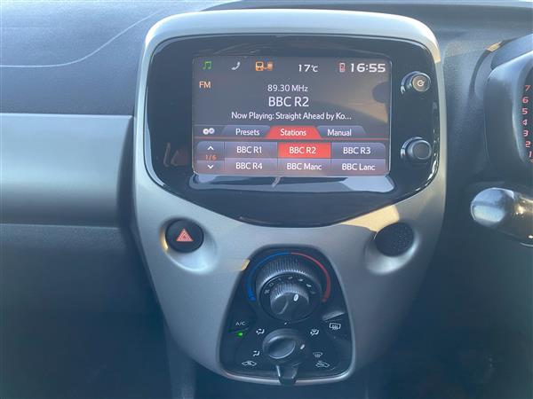Toyota Aygo 1.0 VVT- x play Toyota Aygo 1.0 VVT- x play