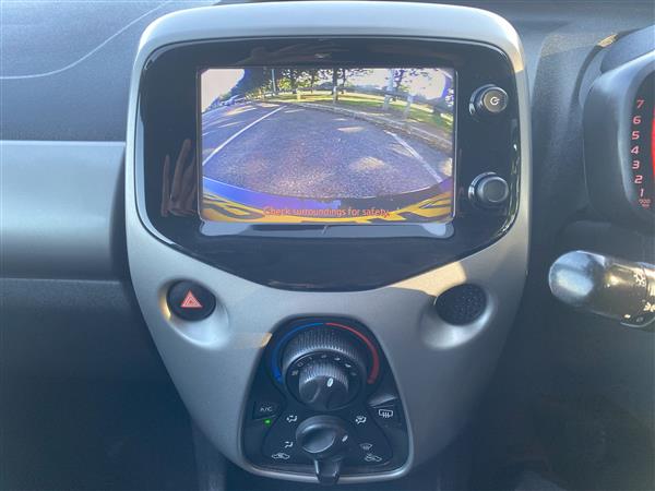 Toyota Aygo 1.0 VVT- x play Toyota Aygo 1.0 VVT- x play